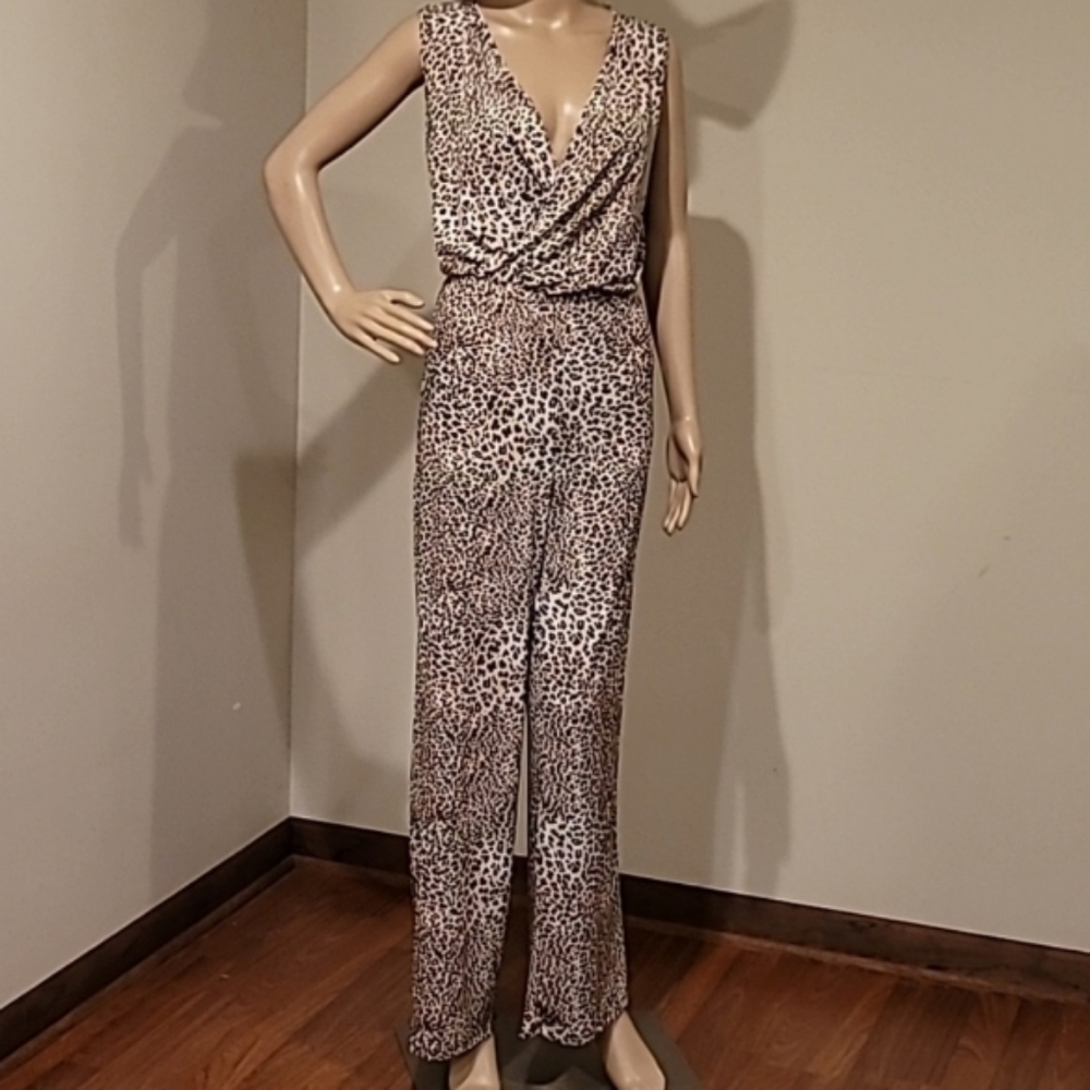 Ellen Tracy Leopard Print V-Neck Jumpsuit